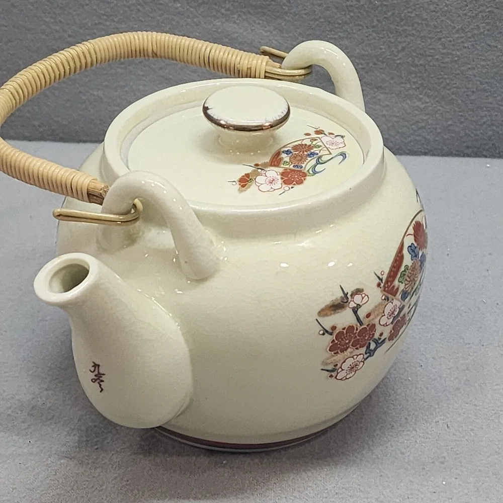 Kutani Teapot Cream Floral Fan Crackle Glaze Rattan Handle Japanese‎ Porcelain